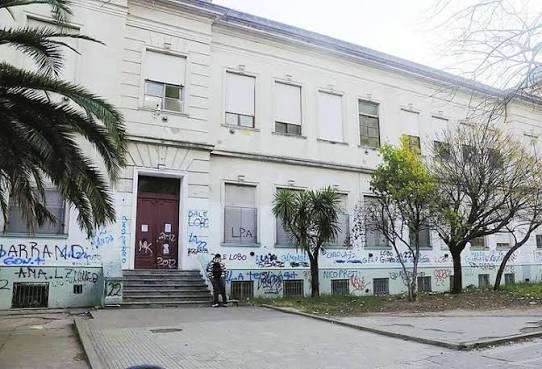 Educación: Una reforma curricular a espaldas de la docencia, sin presupuesto y con bajos&nbsp;salarios